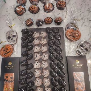 Přijďte si k nám pro sladký mls na Halloweena. Duchové, pavoučci, kostlivci a dýně. Navenek trochu děsivé, uvnitř sladké a...