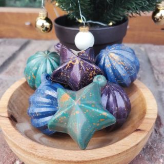 Vánoční kolekce na váš stromek může vypadat i takhle. Prvotřídní belgická čokoláda a malé umělecké dílo v jednom 🌟🎄🍫...